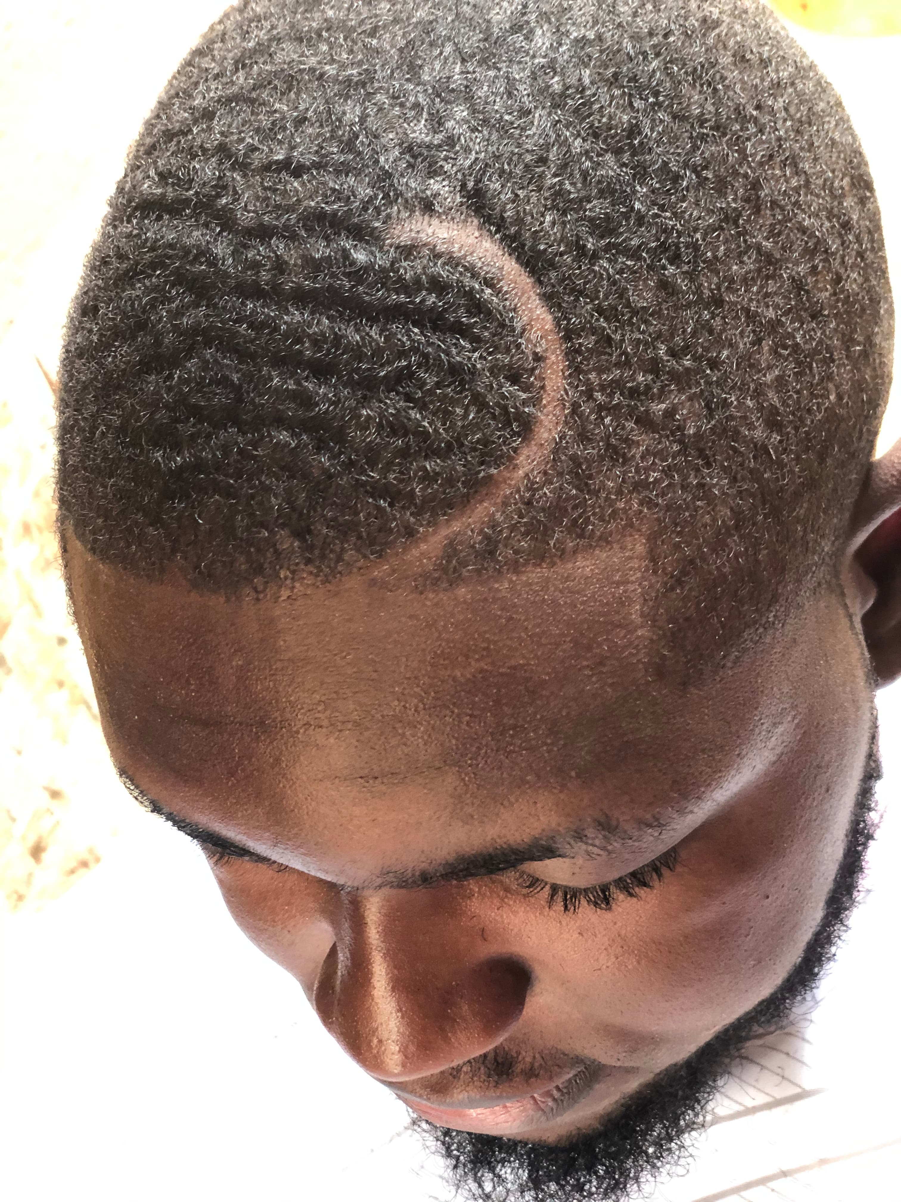 Detailed hairline design from the Onenoblecrest chair